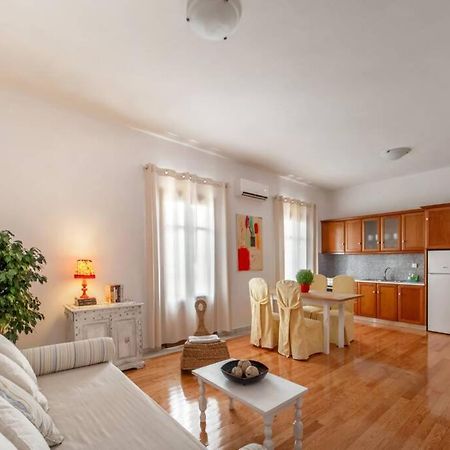Seaview Stylish Flat In Andros - Walk To Beach المظهر الخارجي الصورة