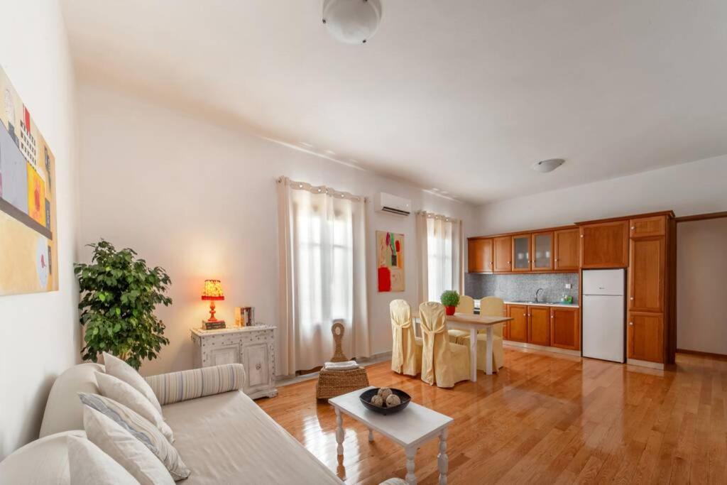 Seaview Stylish Flat In Andros - Walk To Beach المظهر الخارجي الصورة