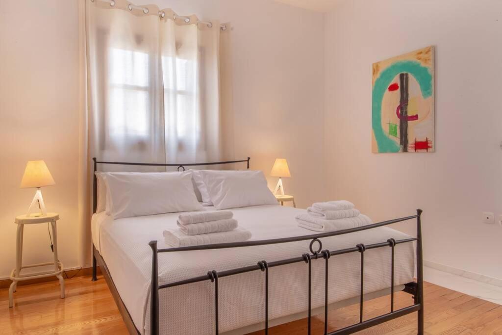 Seaview Stylish Flat In Andros - Walk To Beach المظهر الخارجي الصورة